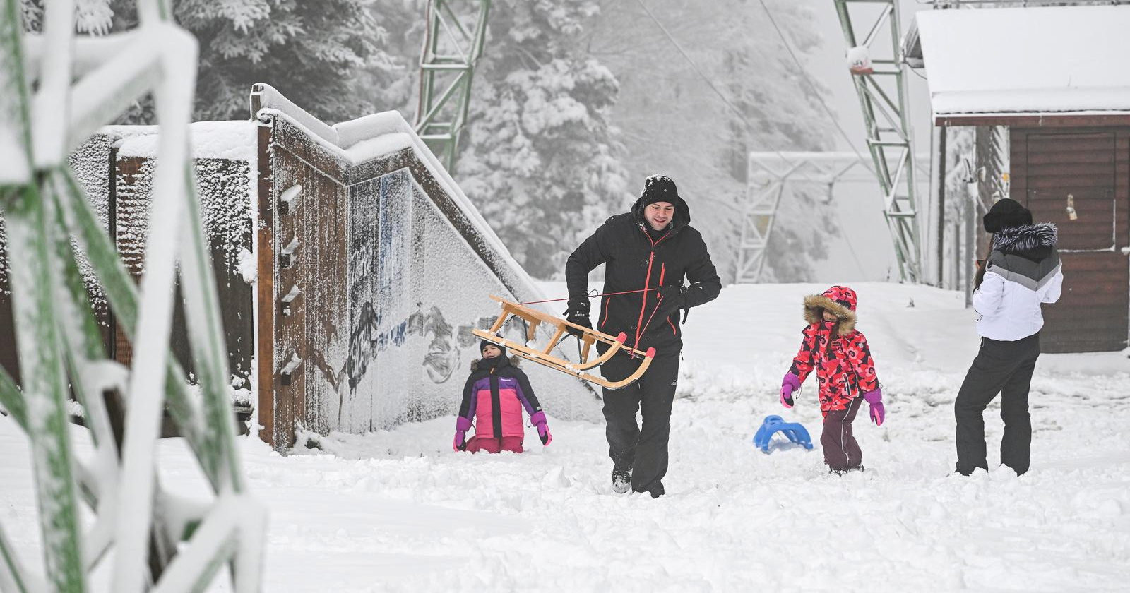 FOTO I VIDEO Zima stigla na Sljeme. Zagrepčani uživaju u snježnim radostima