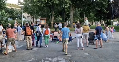 VIDEO Dok roditelji gledaju utakmicu, klince u Zagrebu zabavljaju žongleri