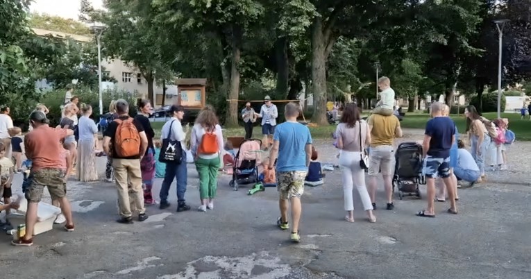 VIDEO Dok roditelji gledaju utakmicu, klince u Zagrebu zabavljaju žongleri