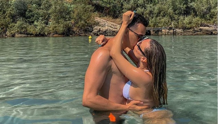 Sonja Kovač objavila fotke s dečkom u plićaku i otkrila koliko ima kilograma