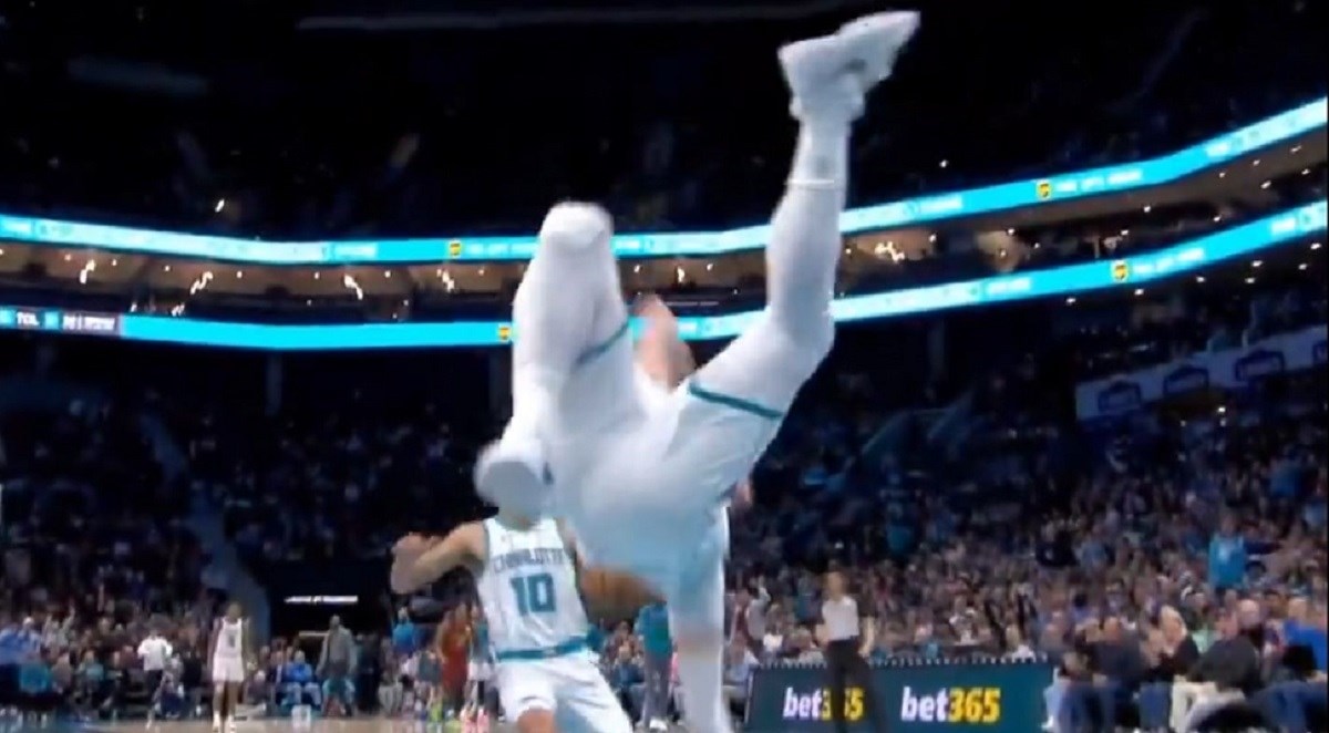 Nurkić zastrašujuće pao. Onda se ustao i igrao jako dobro protiv najbolje NBA momčadi