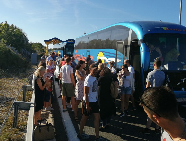 Bijesni putnici Croatia Busa: "Poslali su nam pokvarene i pretrpane autobuse"