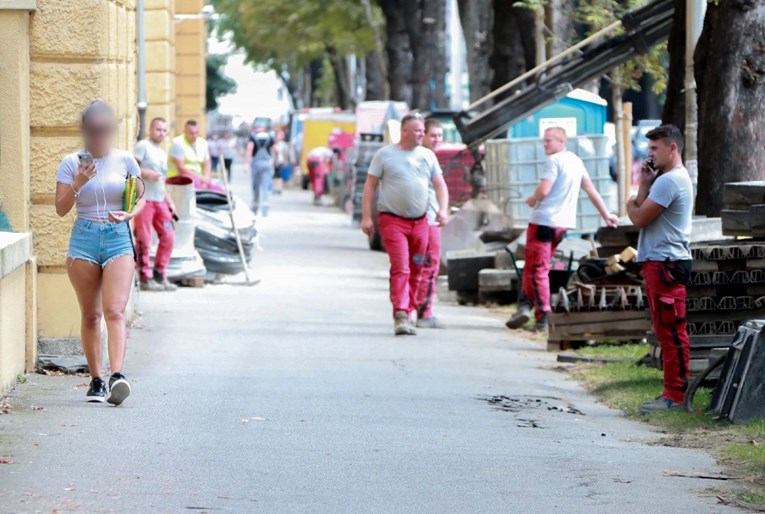 Radnici u centru Zagreba nakratko su zastali s poslom i pogledali u istom smjeru