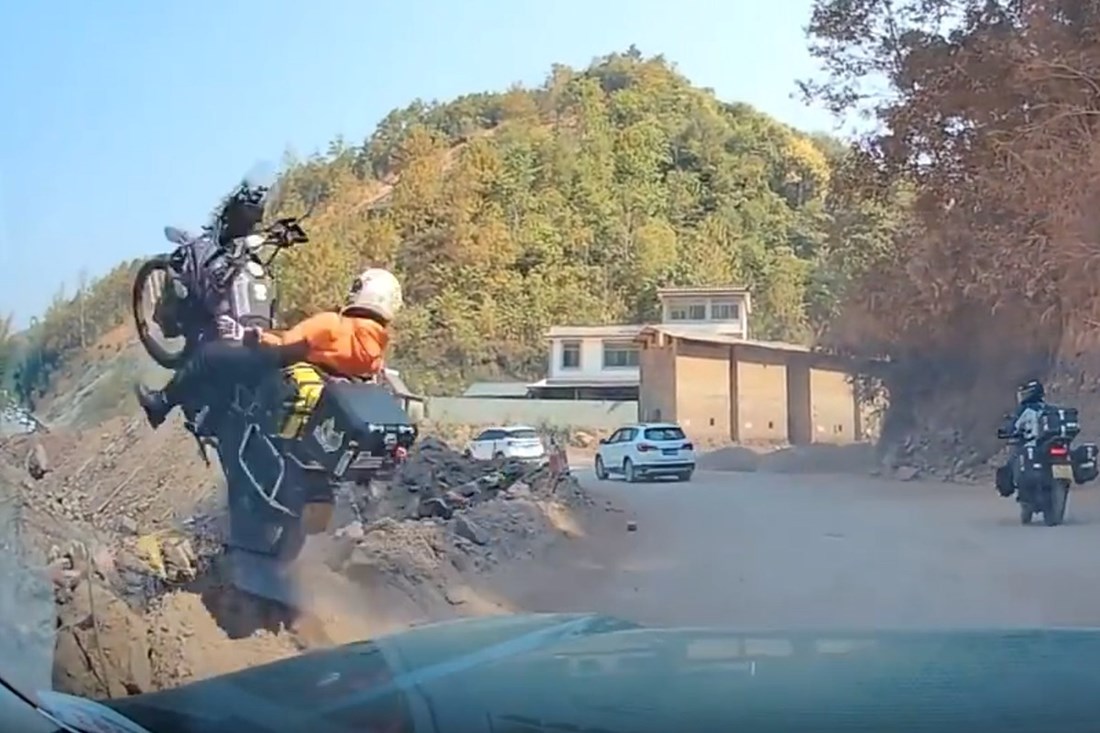 VIDEO Nije AI: Slučajno dodala gas i završila u provaliji