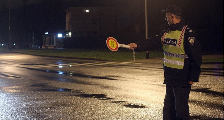 Vozač u Slavonskom Brodu napuhao 3.35 promila. Privremeno mu je oduzet auto