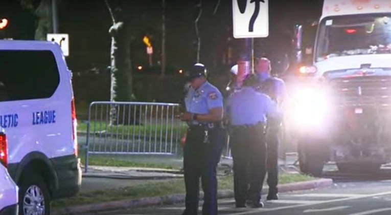 Samo par sati nakon smrtonosnog napada, nova pucnjava u SAD-u. Ranjena dva policajca