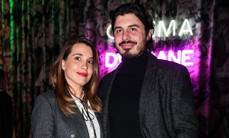 Marijana Batinić i njezin muž pozirali s Rađom, pažnju ukrala njegova majica