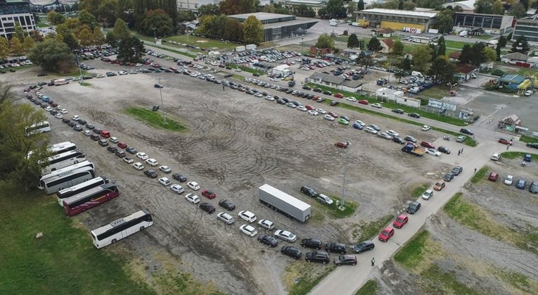 Prometni kaos u Novom Zagrebu, ogromne gužve zbog korona testiranja na Velesajmu