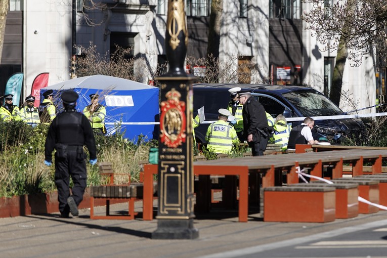 Autom se zaletio u pješake u Londonu. Optužen je za 5 pokušaja ubojstva