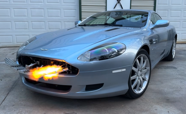 VIDEO Ovaj Aston Martin ima bacače plamena