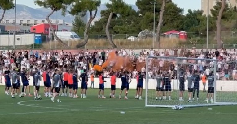 VIDEO Navijači dočekali Gattusa i ekipu na treningu. Na kraju ušli u teren