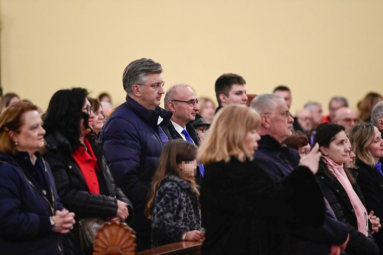 Andrej Plenković povodom proslave blagdana svetog Blaža bio na misi s kćerkicom Milom