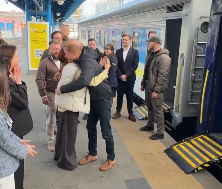 VIDEO Princ Harry nenajavljeno stigao u Kijev