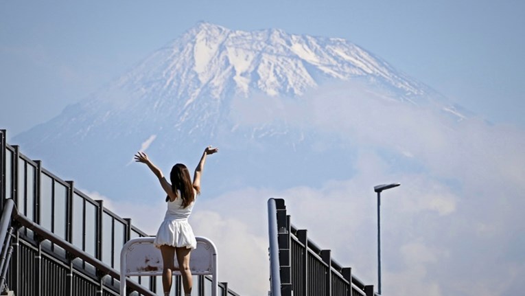 Snijeg se nikada ovoliko kasno nije pojavio na japanskoj planini Fuji