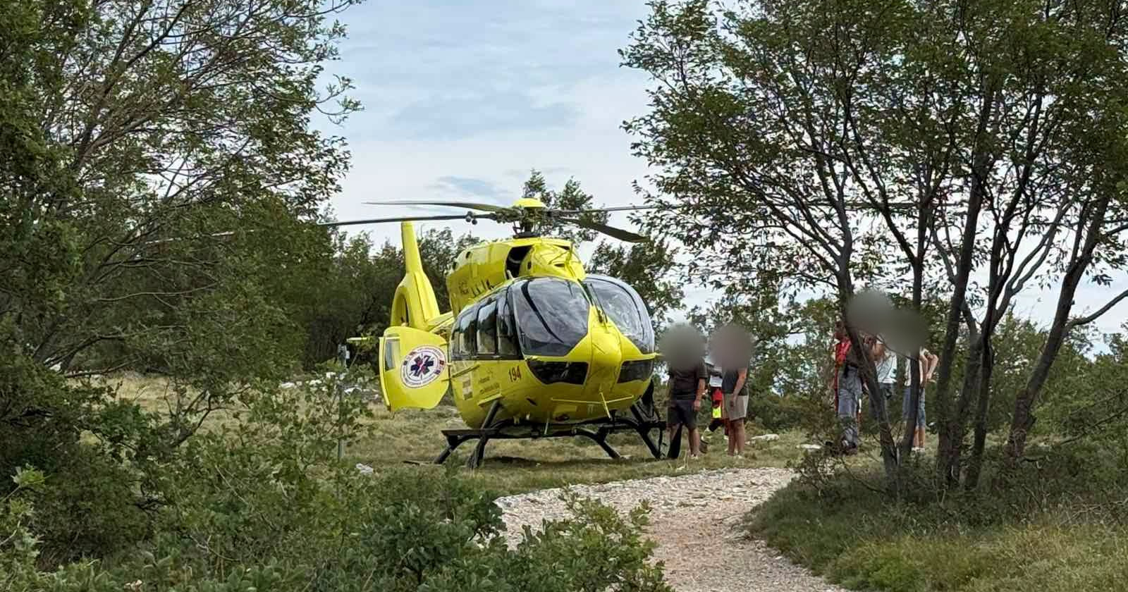 Pali s quada u šumi iznad Grižana, spašavao ih HGSS