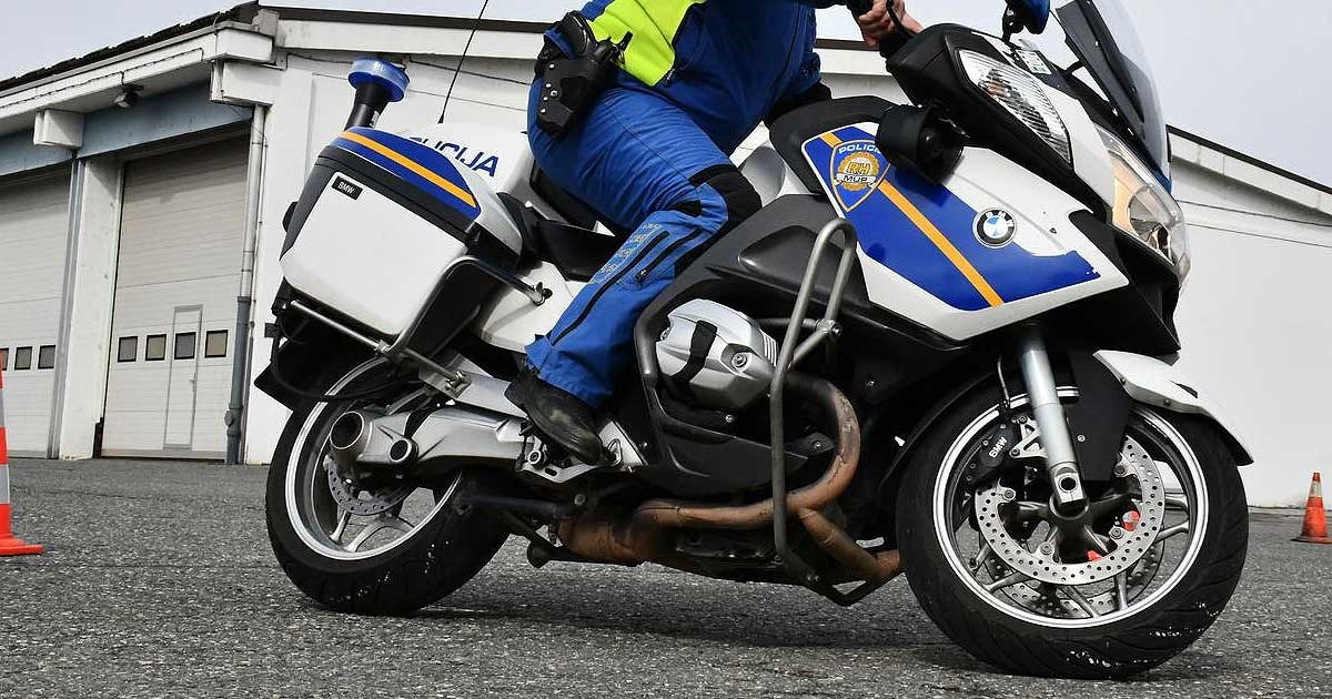 Turirao na motoru, bježao policiji, prošao kroz dva crvena pa je uhićen. Bio je pijan