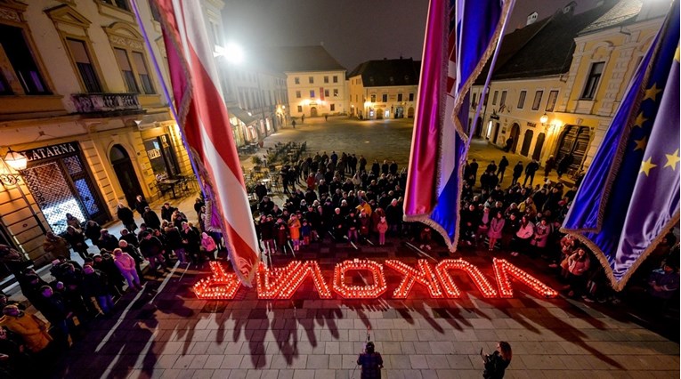 U Varaždinu lampionima ispisano ime Vukovar