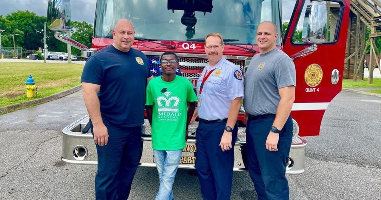 Vatrogasci su pomogli poroditi bebu prije 18 godina, sada je njihov pripravnik