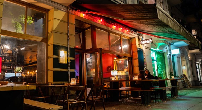 Vlada zatvorila kafiće i restorane u Berlinu noću, sud ukinuo odluku
