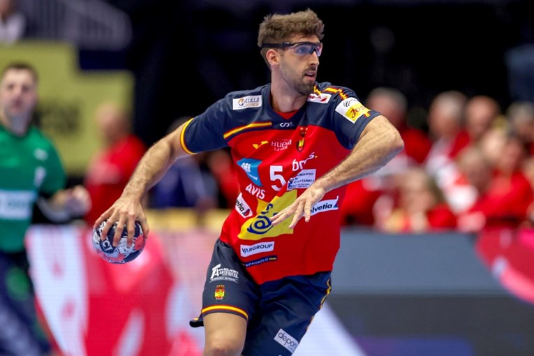 Probudio se zamućenog vida pa zbog tumora izgubio oko. Sad igra na rukometnom Euru