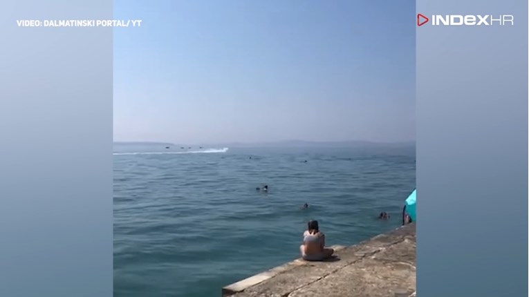 VIDEO Mladić u Splitu gotovo među kupačima jurio jet-skijem