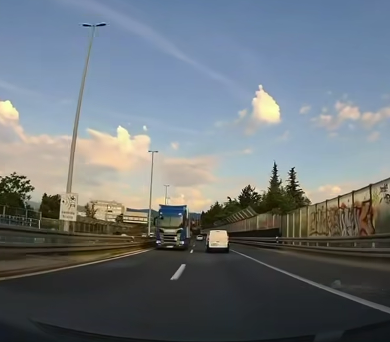 Rumunj nakon vožnje u krivom smjeru završio na psihijatriji. Sad ide u pritvor