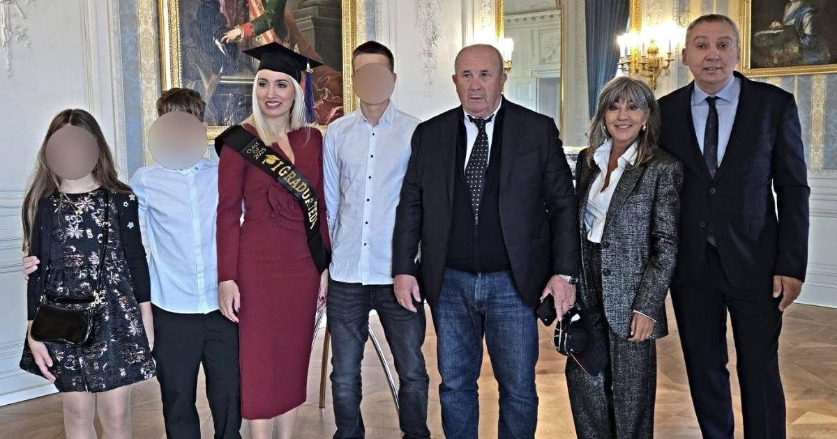 Kerum je ponosan na svoju suprugu. Objavio fotke sa svečane promocije doktoranada