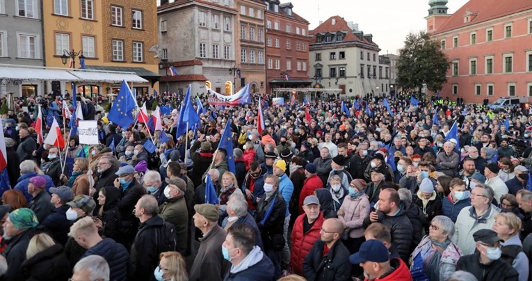 VIDEO Deseci tisuća Poljaka na ulicama, žele spriječiti Polexit