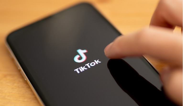 Tisuće nizozemskih roditelja u ime svoje djece traže odštetu od TikToka