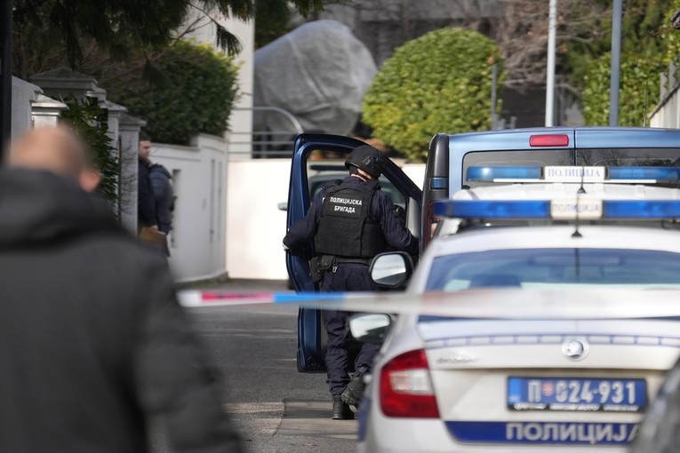 18-godišnjak u Beogradu pokušao zaštititi beskućnika od napadača. Izboden je više puta
