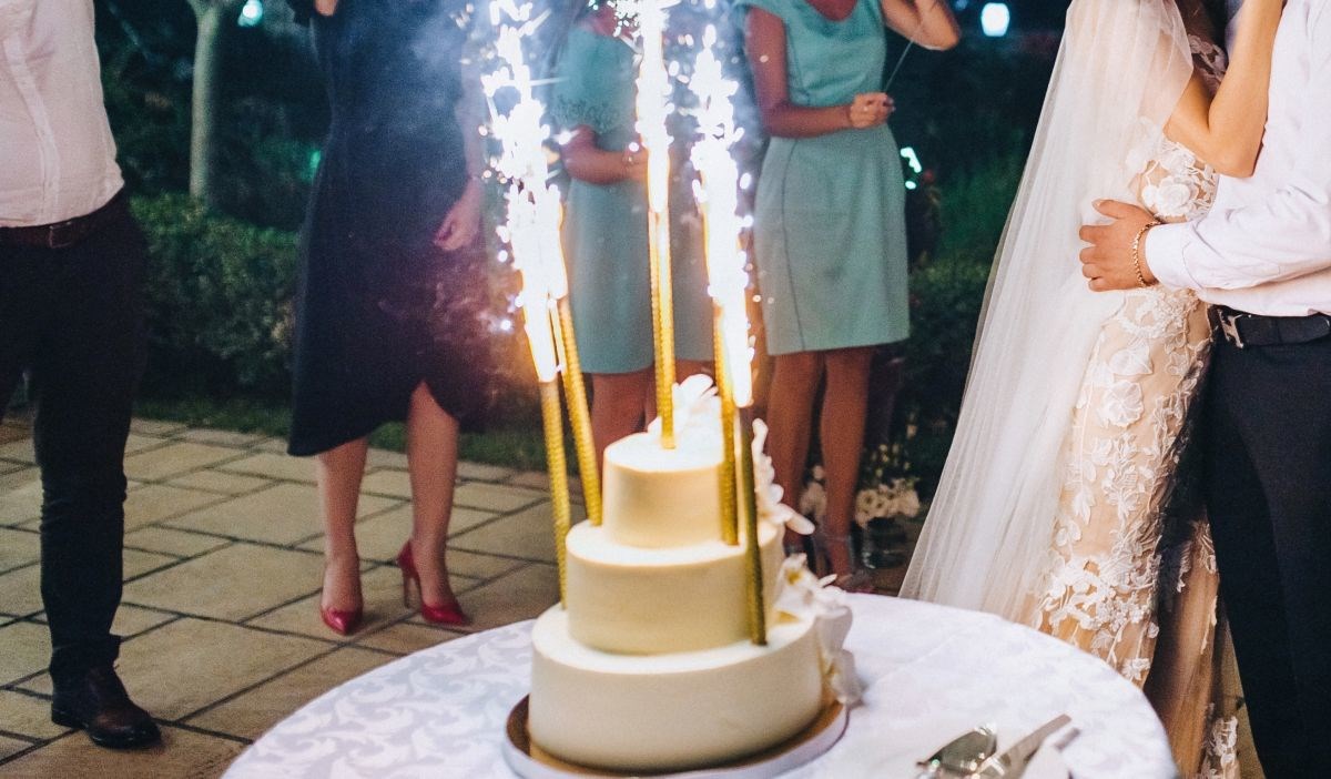 Prskalice na svadbenoj torti izazvale požar u hotelu u Italiji