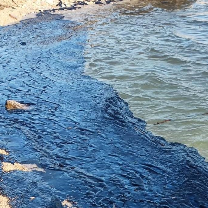 FOTO Zagađeno more kod Ližnjana, nevrijeme sprječava čišćenje