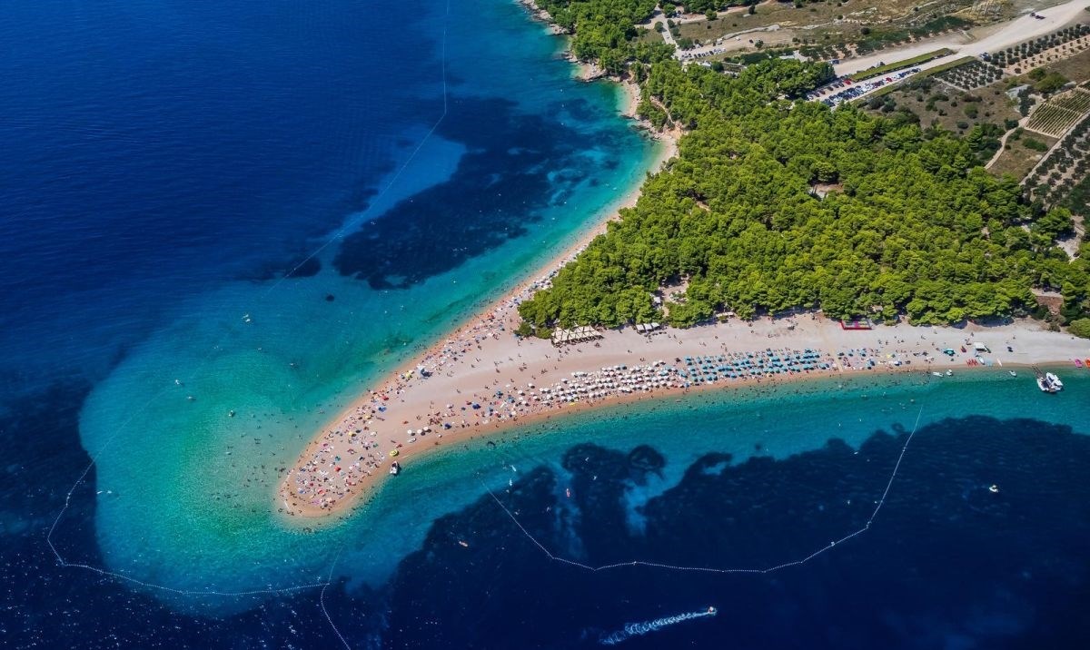 Zlatni rat mijenja oblik. Mještani za sve krive turizam, pokrenuli peticiju