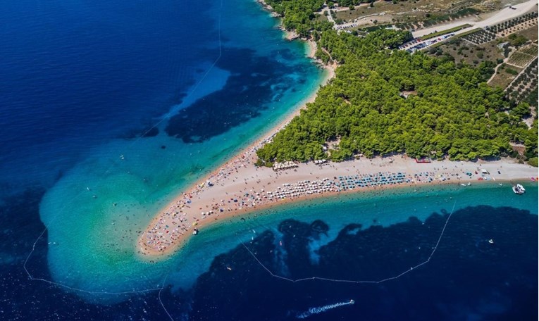 Zlatni rat mijenja oblik. Mještani za sve krive turizam, pokrenuli peticiju