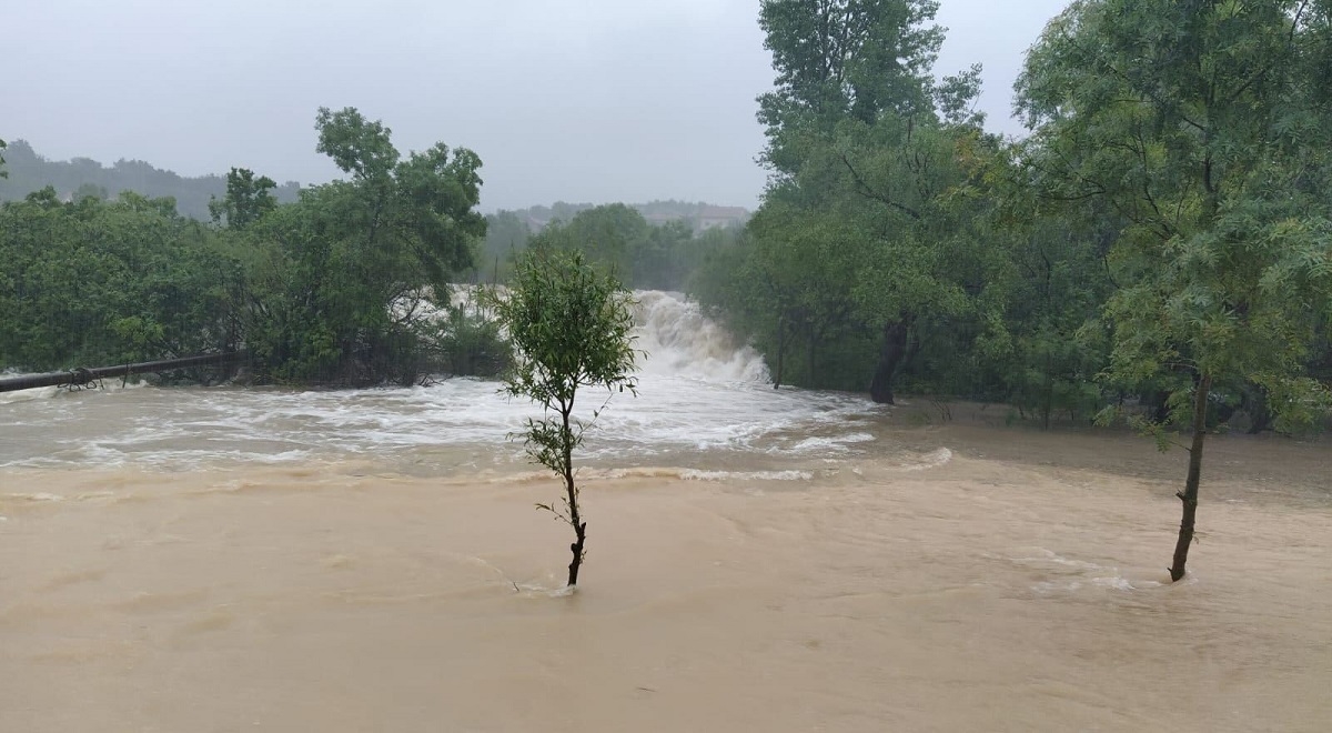 Velike količine oborina u Gračacu, došlo do onečišćenja Zrmanje kod Obrovca