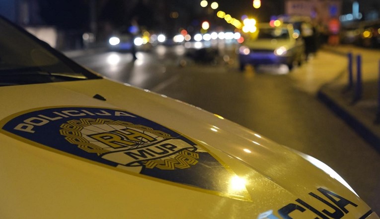 BMW-om prošao kroz crveno u Zagrebu i udario u kombi. Poginuo muškarac, 6 ozlijeđenih