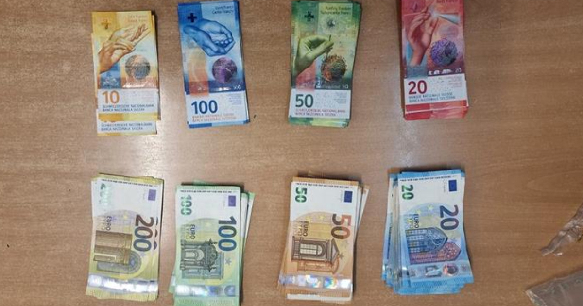 Albanski vozač autobusa u Hrvatsku pokušao prošvercati 15.700 eura i 2.290 franaka