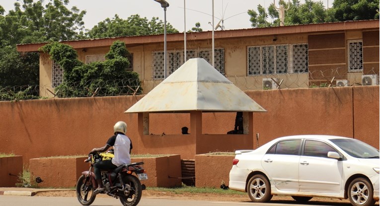 Hunta u Nigeru naredila policiji da protjera francuskog veleposlanika