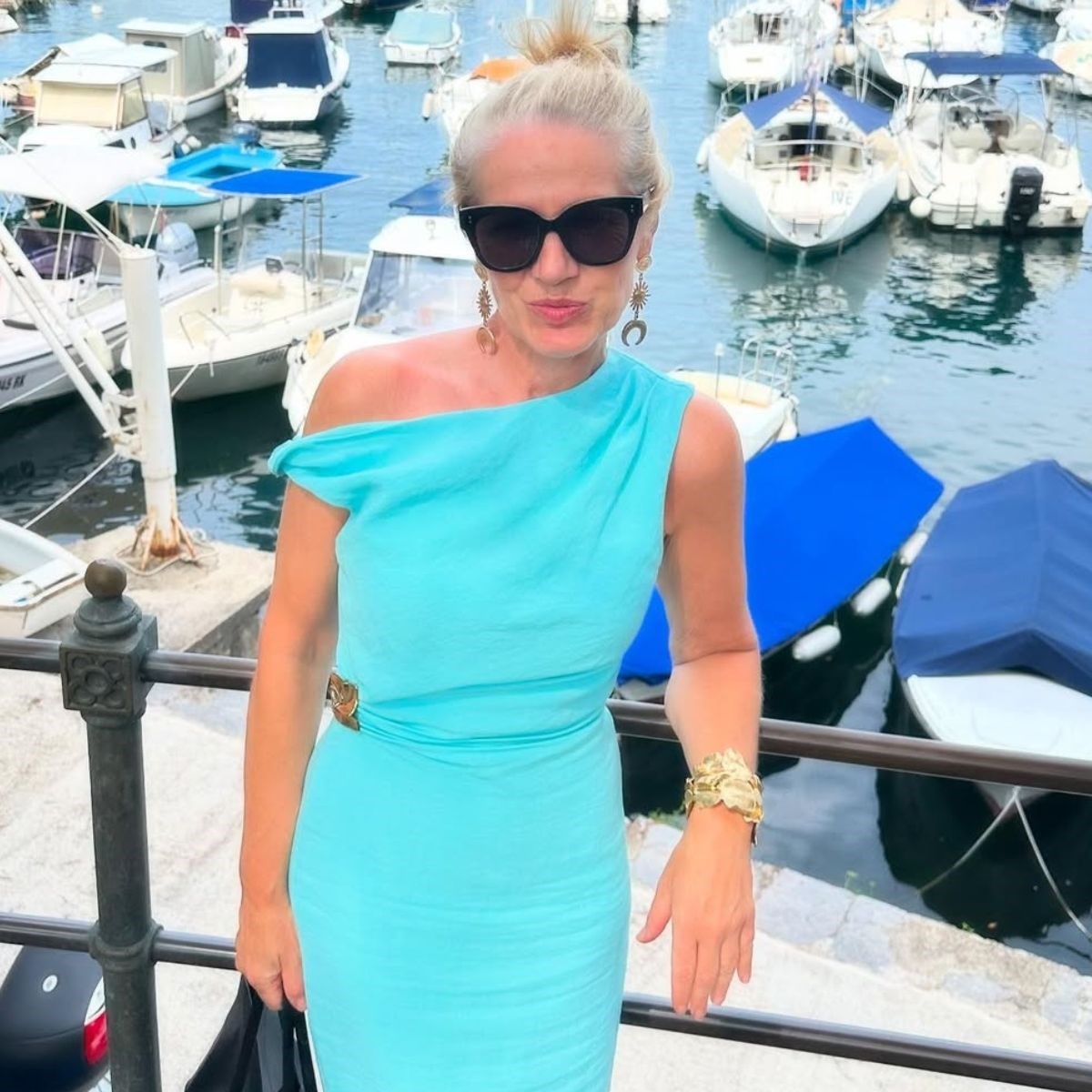 Barbara Kolar u Opatiji pozirala u tirkiznoj haljini, pratitelji pišu da je smršavila