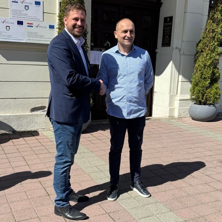U pratnji Anušića, HDZ-ov aktualni gradonačelnik Đakova predao potpise za kandidaturu