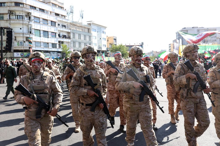 Iran sve preciznije napada američke ciljeve. CNN: Pomažu mu kineski sateliti  