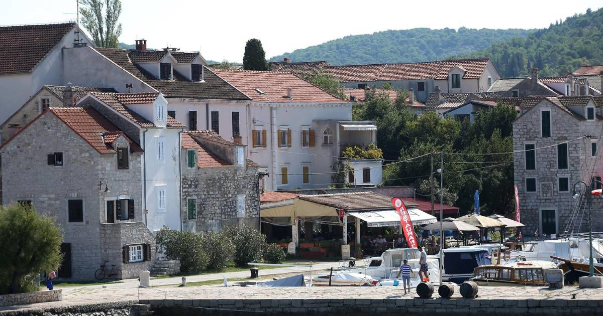 Ženi pozlilo na Zlarinu, helikopter se čekalo 45 minuta. Grad Šibenik: Nismo nadležni