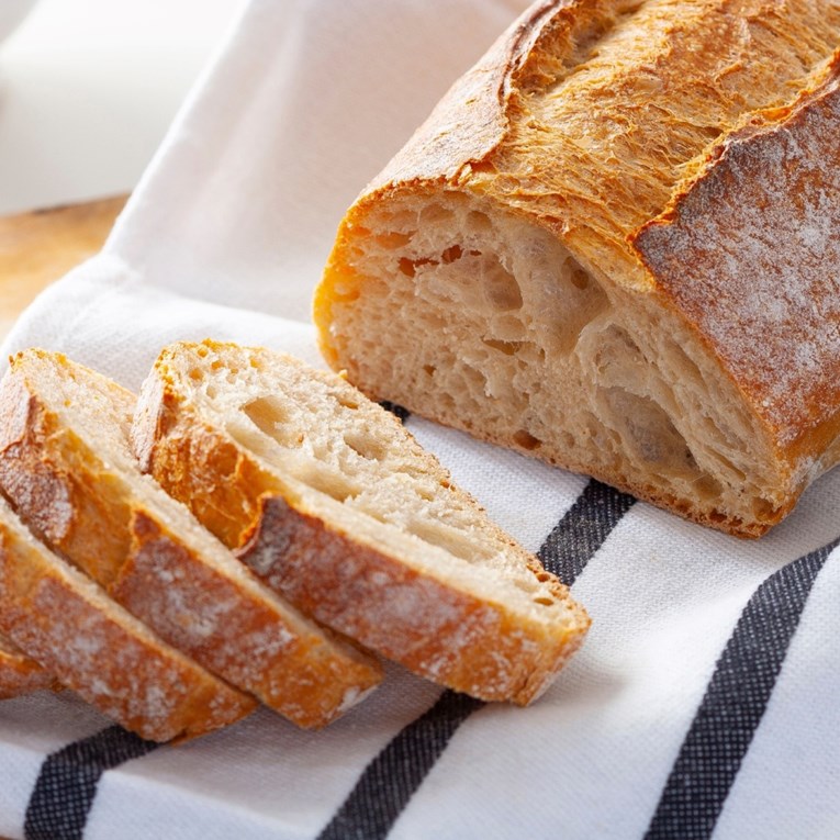 Za ovaj kruh vam trebaju samo 4 sastojka, ne mijesi se, a uspijeva i početnicima