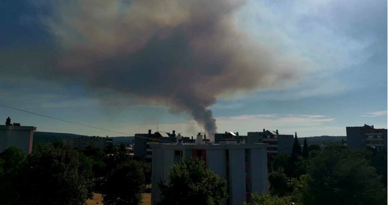 VIDEO I FOTO Velik požar u Istri, kanaderi obranili kuće