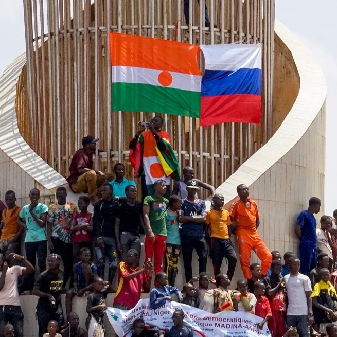 Pristaše puča u Nigeru napale zgradu francuske ambasade. Izvješena ruska zastava