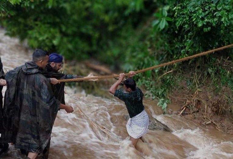U Indiji najmanje 154 mrtvih. Poplave prijete milijunima stanovnika