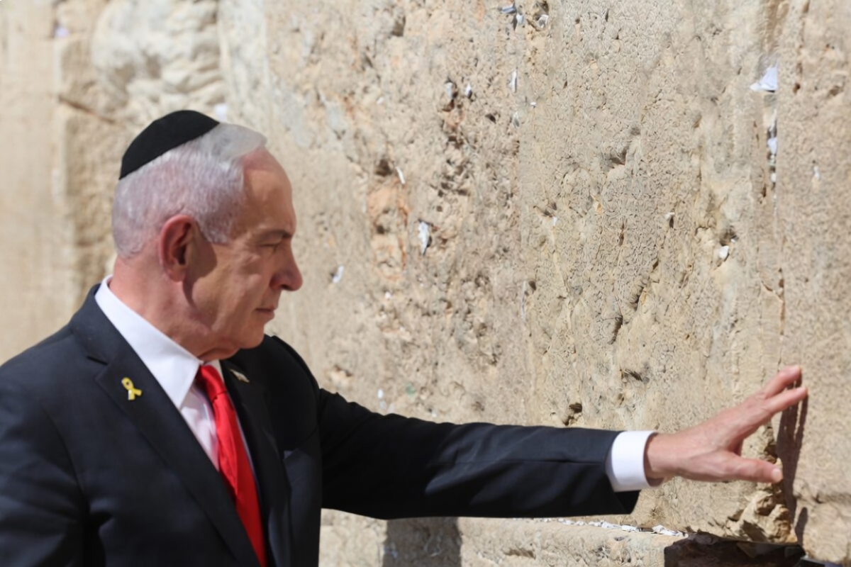 Netanyahu je pred zidom: Sude mu za korupciju, a rejting mu drastično pada