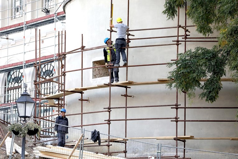 Strani radnik u Osijeku pao sa skele, inspektorat zatvorio gradilište