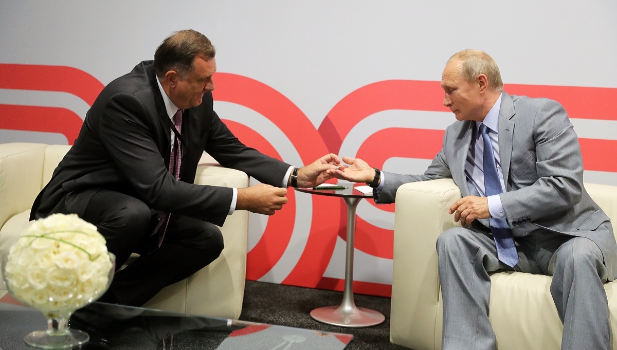 Putinu je jeftinije kupovati zapadne političare nego vojne avione