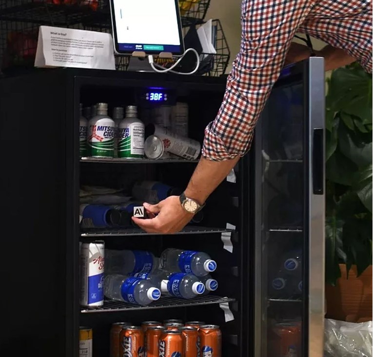 AI vodio dućan mjesec dana. Izgubio novac, prijetio, halucinirao, izmišljao ljude